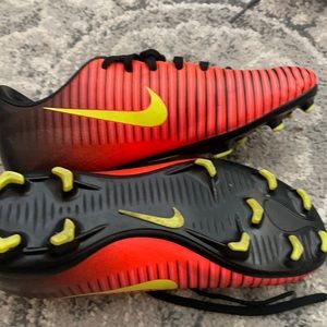 girl outdoor soccer shoes